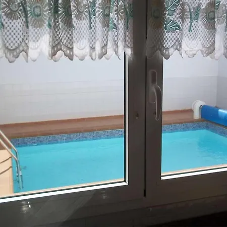 Βίλα Sleeps 6 Pool Wifi